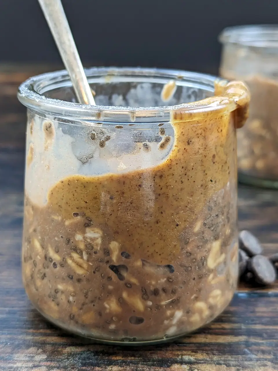 Overnight oats en bocal, garnis de fruits