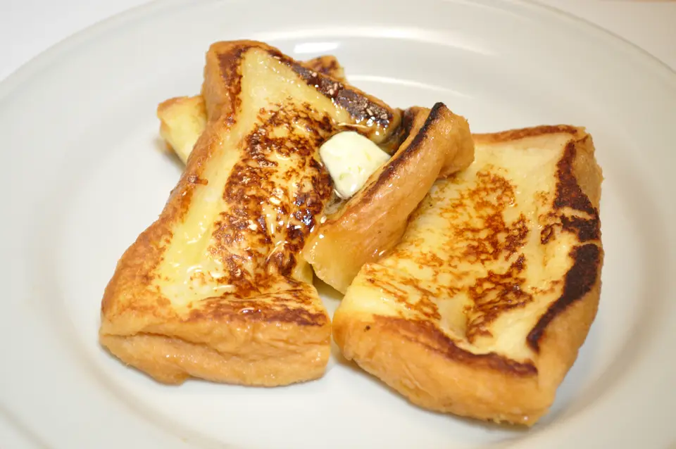 Pain perdu doré à la poêle