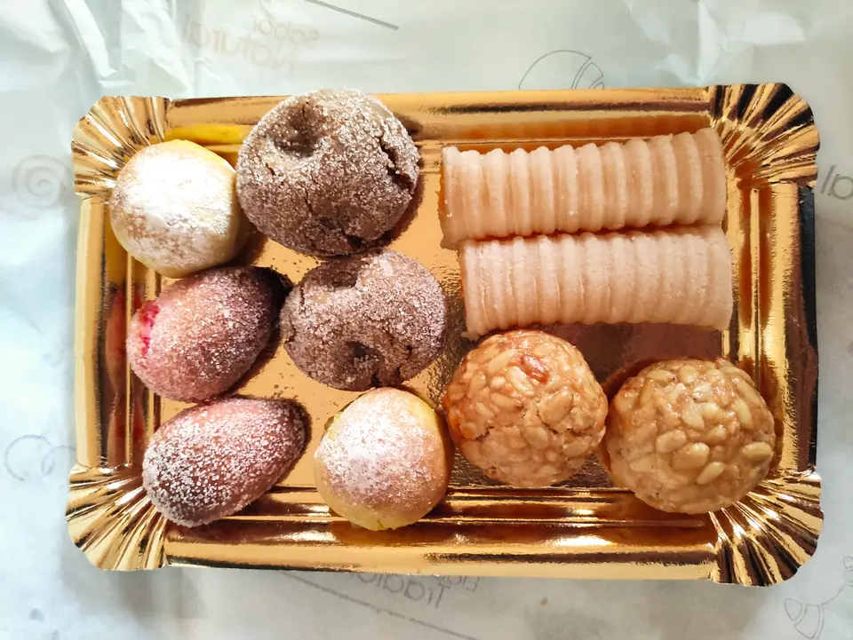 Panellets de la Toussaint : pignons, amande, coco et cacao