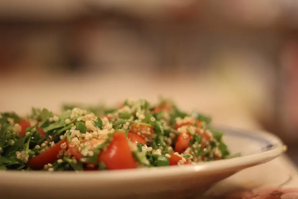 Taboulé vert : persil, menthe, tomate et quinoa