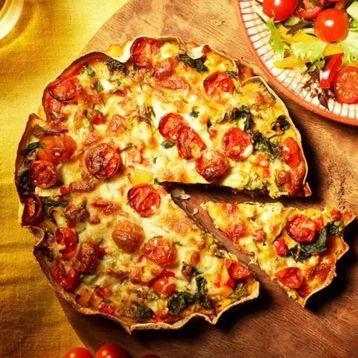 Tortilla épaisse aux tomates cerises dans sa poêle