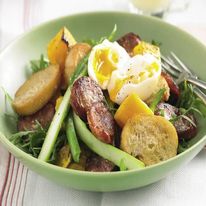 Salade de pommes de terre, haricots verts, chorizo et œufs mollets